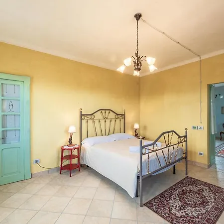 Bricco Paglieri, Entire Villa