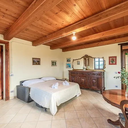 Bricco Paglieri, Entire Villa